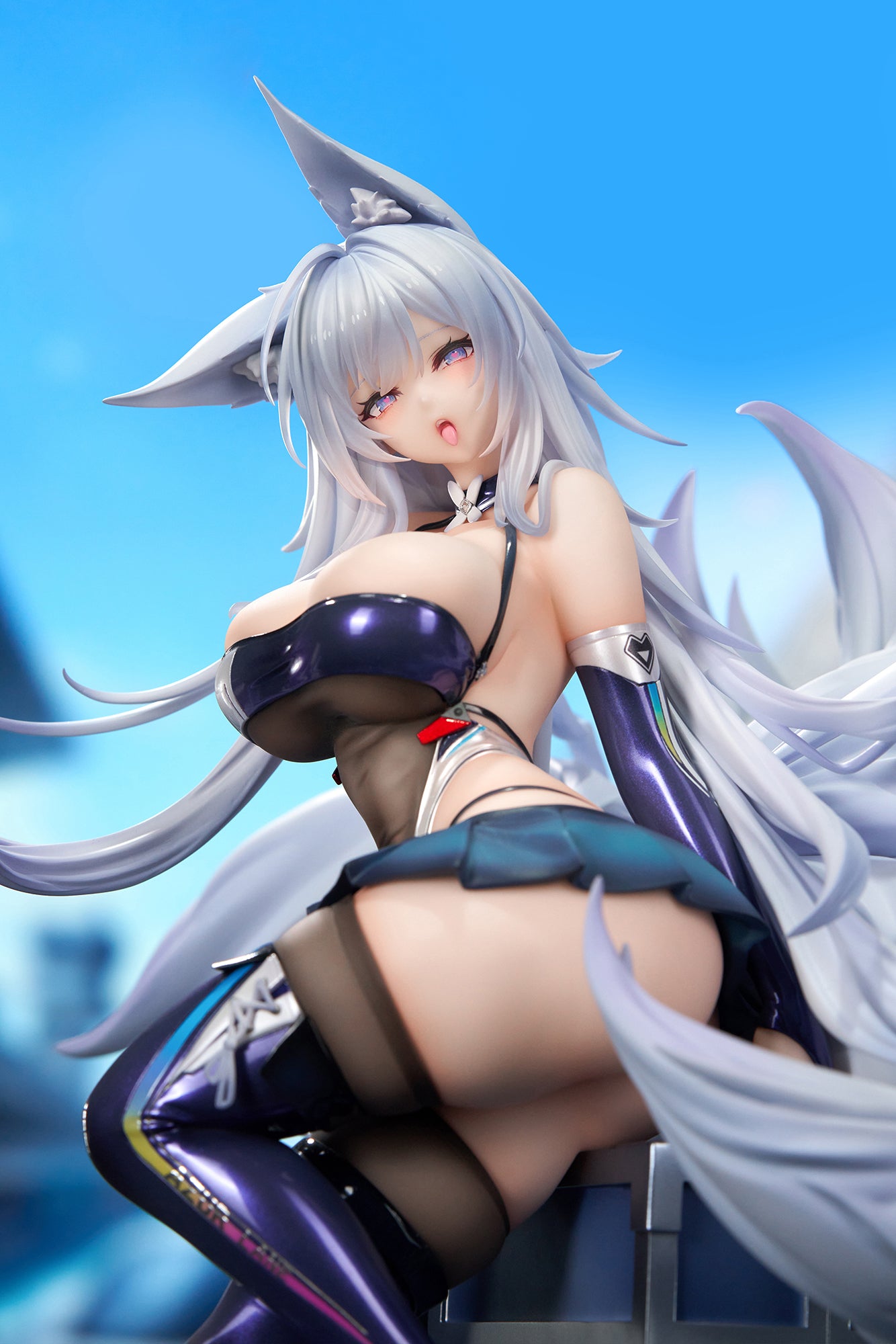 - Azur Lane - Shinano Moonlit Chrome Ver. Special Edition with LED Acrylic Display Case - Image 10