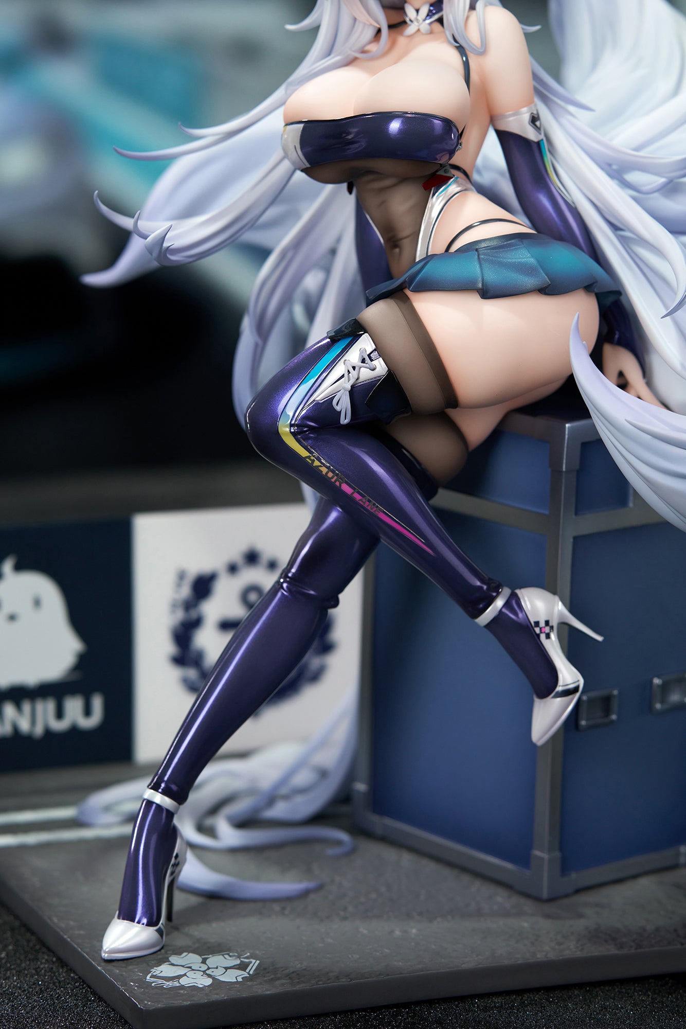 - Azur Lane - Shinano Moonlit Chrome Ver. Special Edition with LED Acrylic Display Case - Image 11