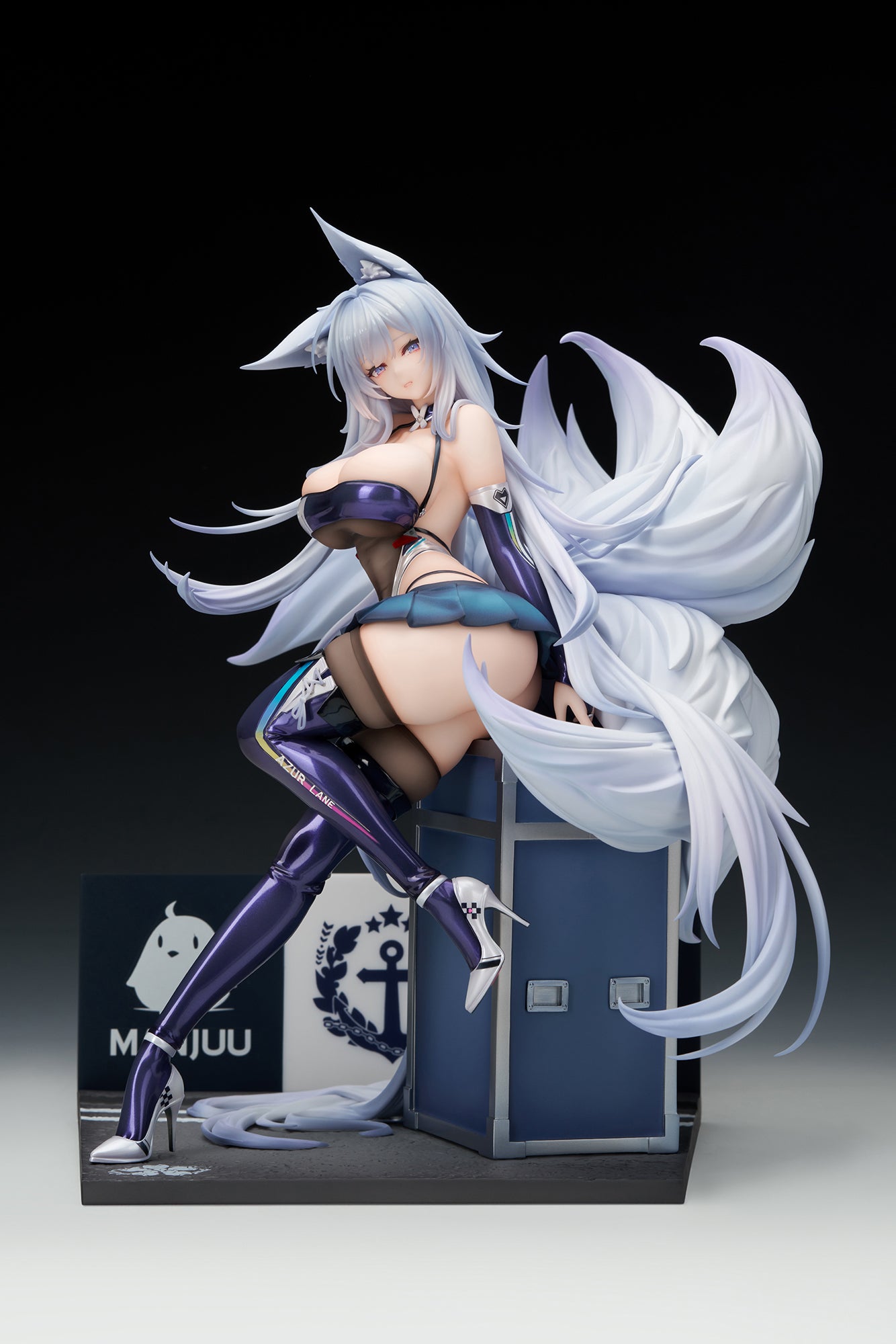 - Azur Lane - Shinano Moonlit Chrome Ver. Special Edition with LED Acrylic Display Case - Image 1