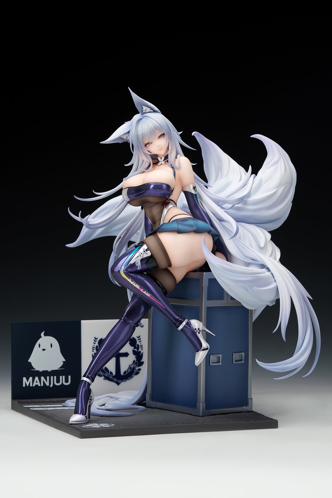 - Azur Lane - Shinano Moonlit Chrome Ver. Special Edition with LED Acrylic Display Case - Image 12