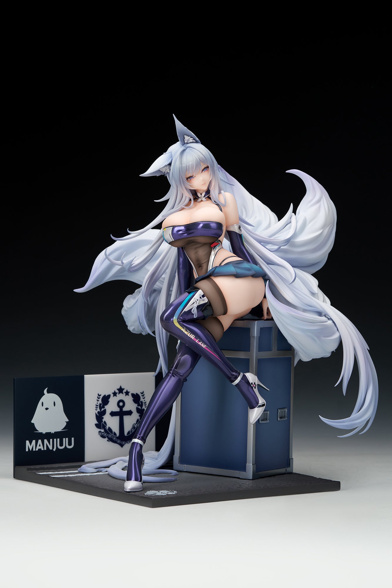 - Azur Lane - Shinano Moonlit Chrome Ver. Special Edition with LED Acrylic Display Case - Image 18